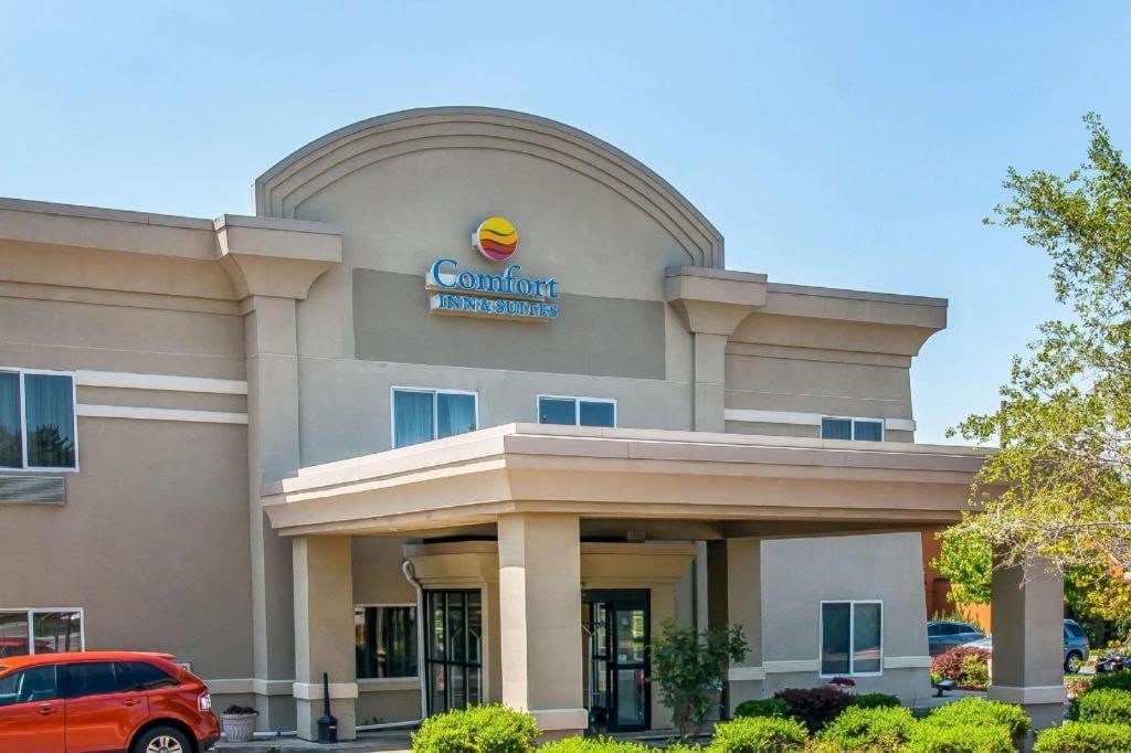 Quality Inn & Suites Ann Arbor Hwy 23 Exterior photo